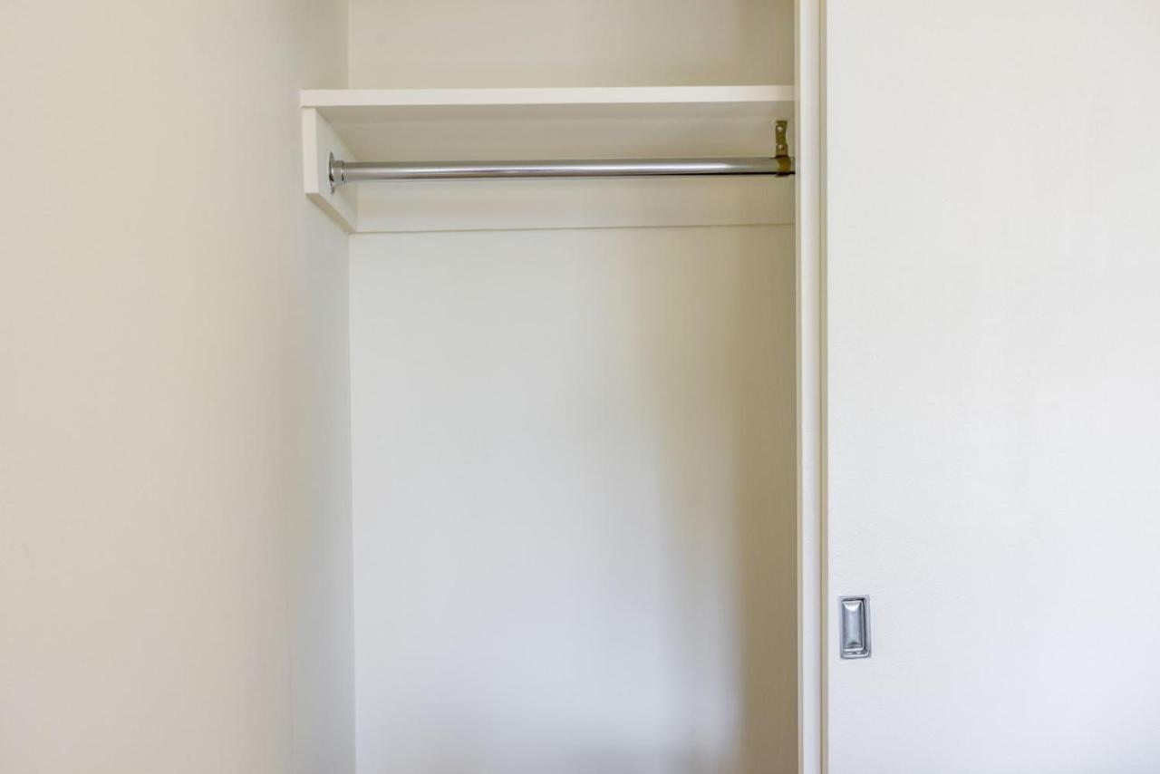Back Bay Studio W Wd Nr Newbury St Bos-726 *
