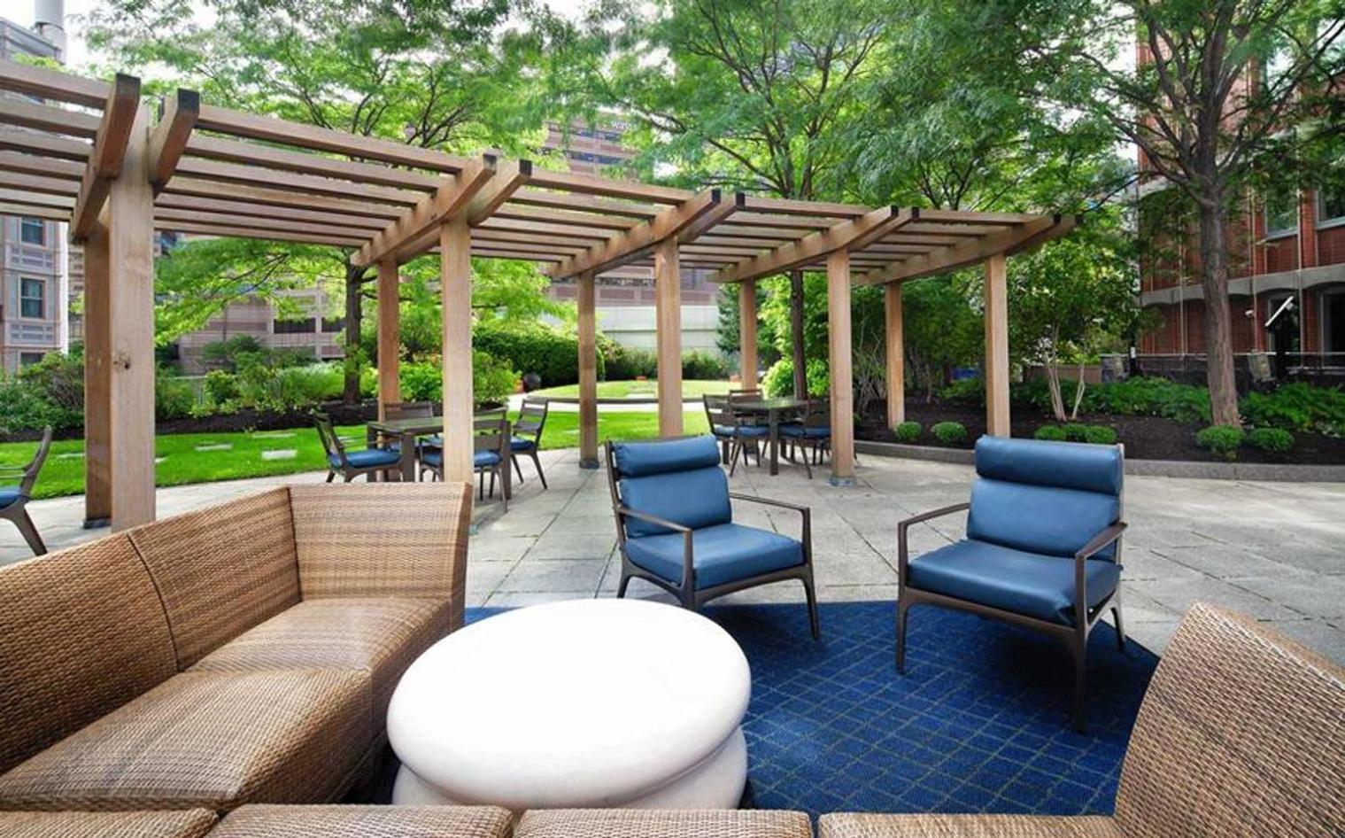 Back Bay Studio W Wd Nr Newbury St Bos-726 * Boston